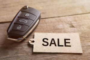 二手车钥匙与 sale 标签展示墨尔本二手车销售服务